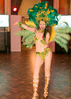 Maja Suput - Showgirl (80)